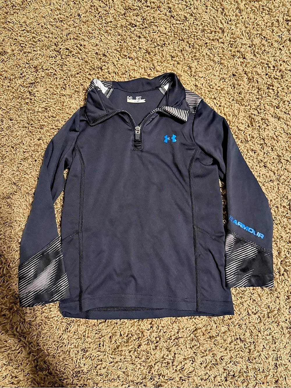 Under Armour Boys 3T Dark Gray Athletic Pullover Like New